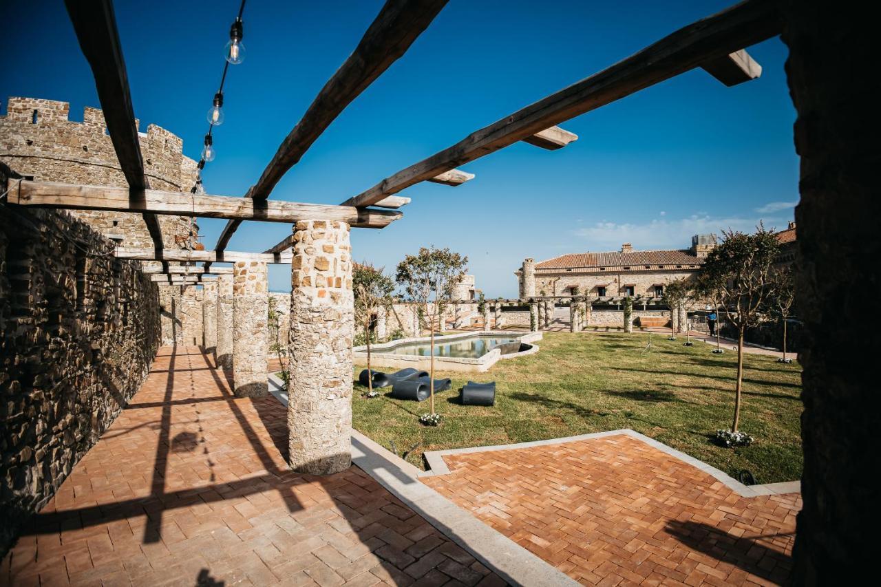 Castello Di Hotel 5*